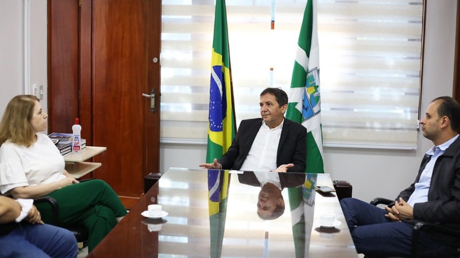 Prefeito Chico Brasileiro e nova cônsul brasileira em Porto Iguaçu ampliam diálogos sobre relações entre a fronteira