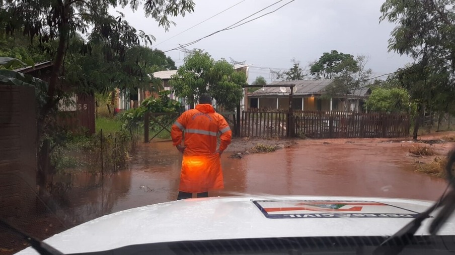 Defesa Civil atua para minimizar transtornos ocasionados pelas chuvas