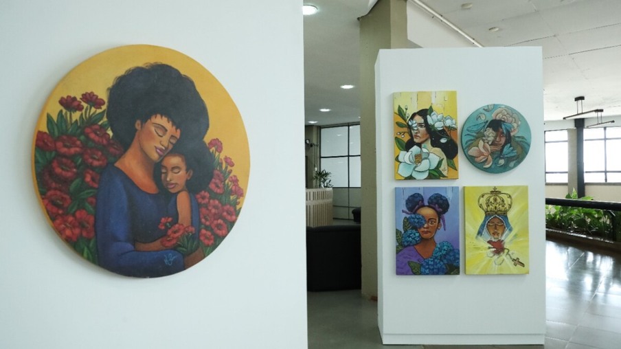 Tiago Klin apresenta suas pinturas na Prefeitura de Cascavel