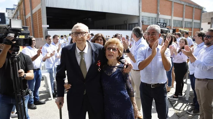 FOTOS: Festa de 100 anos para funcionário mais antigo do mundo reúne amigos e família em SC