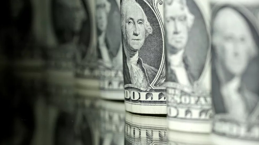 Dólar segue em alta e bate R$ 4,85
