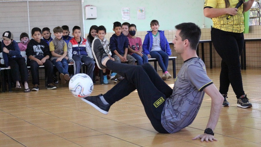 Escola Francisco Vaz inaugura projeto Futebol de Rua em Cascavel