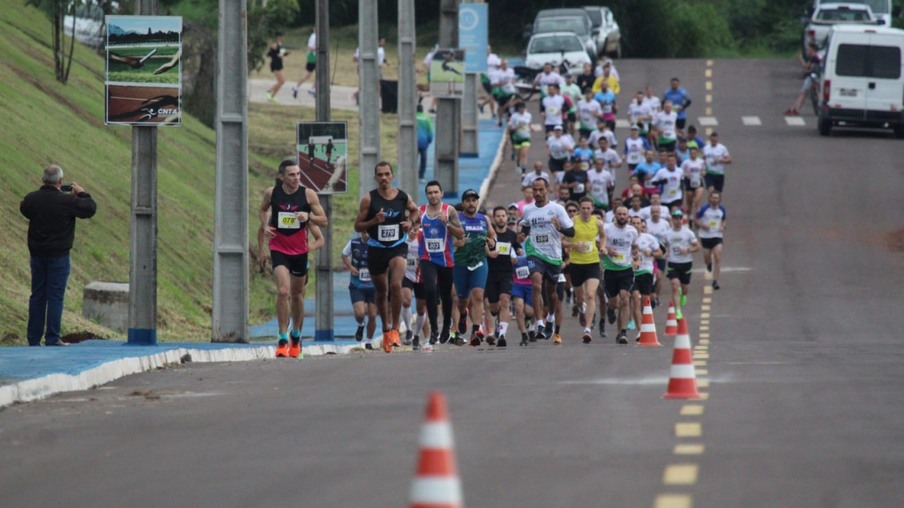 Meia Maratona e outras competições esportivas marcaram o fim de semana em Cascavel
