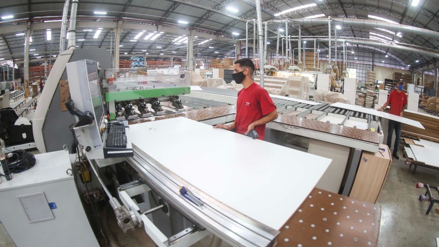 Produção em alta e oportunidades de emprego marcam Dia da Indústria no Paraná