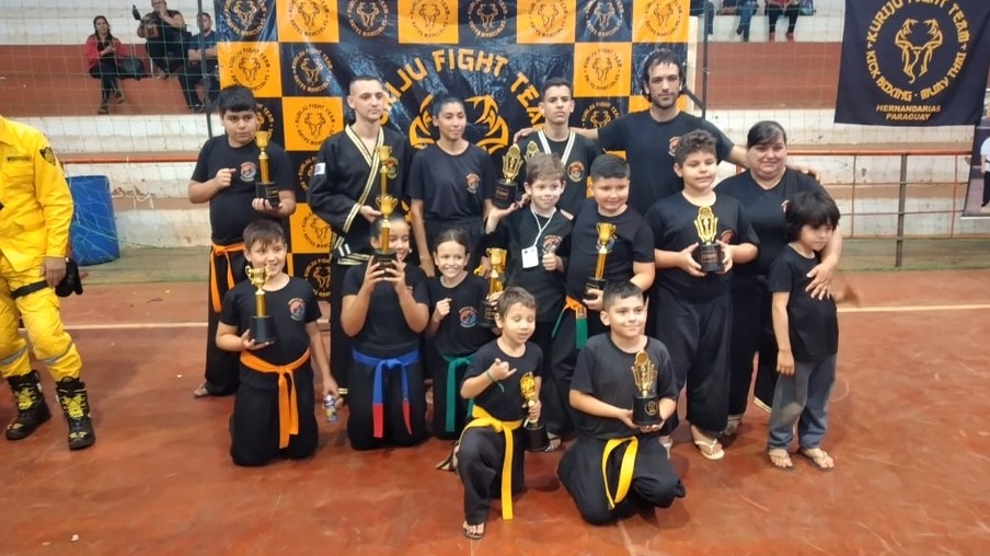 Equipes de artes marciais de Foz conquistam 30 medalhas em campeonatos no Brasil e Paraguai