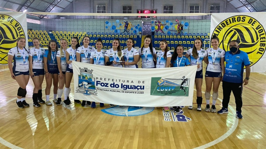 Equipe de vôlei feminino de Foz do Iguaçu vence a Copa Lindeiros de Voleibol