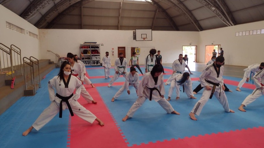Cerca de 500 crianças praticam esportes gratuitamente em projeto da Prefeitura de Cascavel