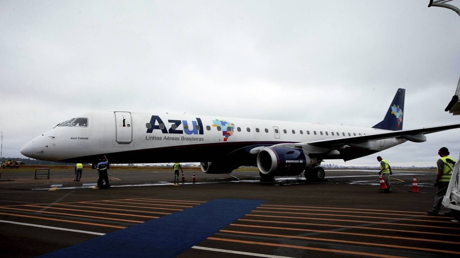 Transitar notifica empresa Azul para prestar contas sobre cancelamentos de voos