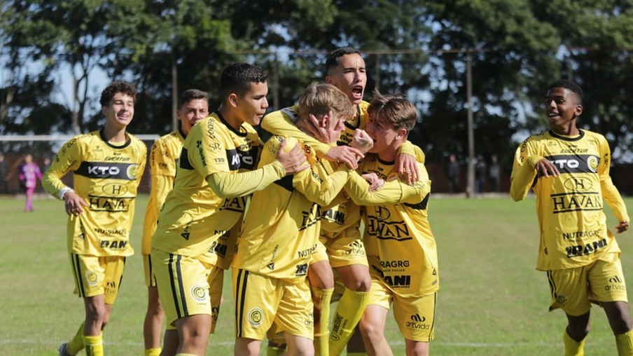 “Piás do Ninho” do time sub-15 são destaques no campeonato paranaense