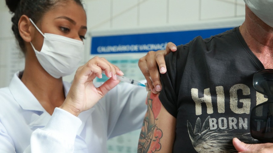 Cascavel tem "Dia D" de Vacinação contra Gripe, Sarampo e Covid neste sábado