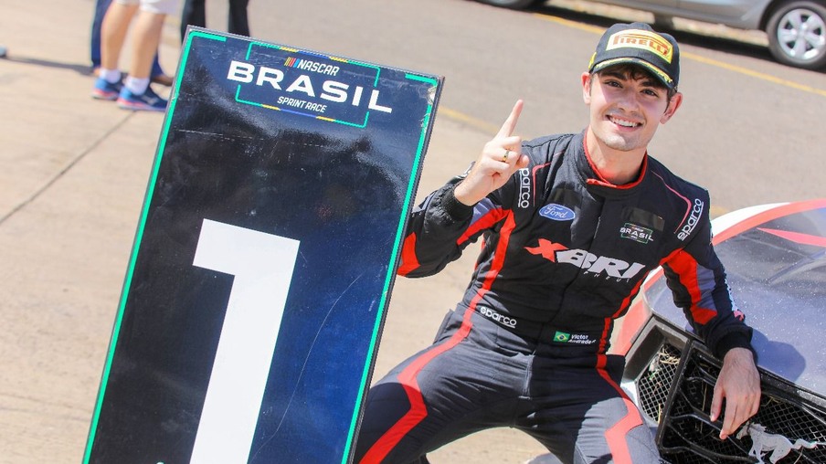 NASCAR BRASIL: Victor Andrade celebra vitória na estreia em Campo Grande