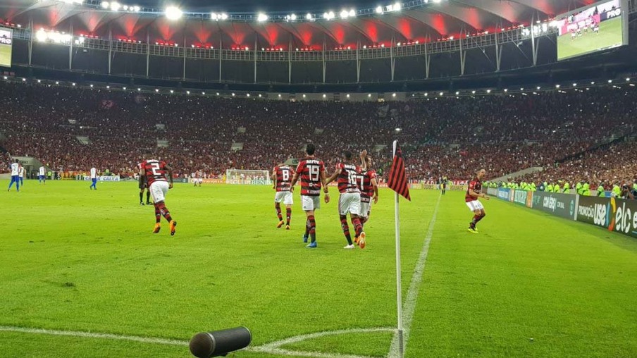 Flamengo estreia em casa com Maracanã lotado