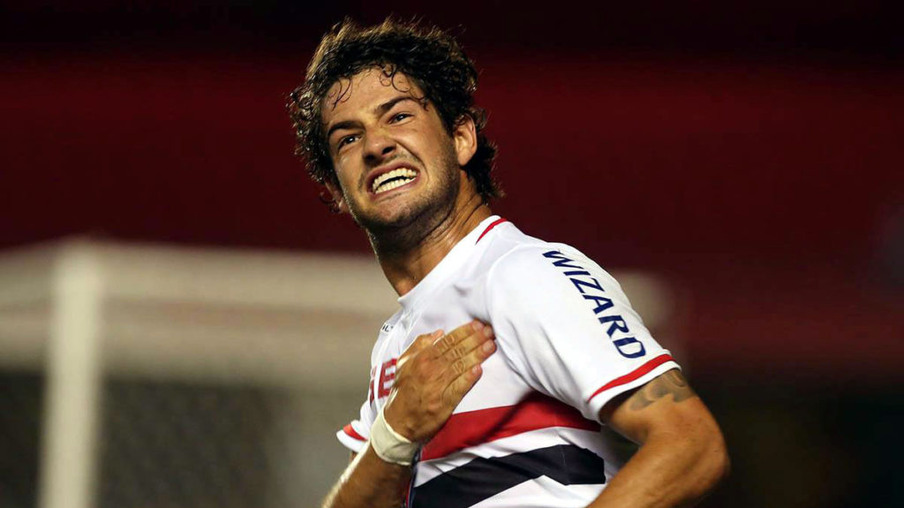 São Paulo confirma Alexandre Pato