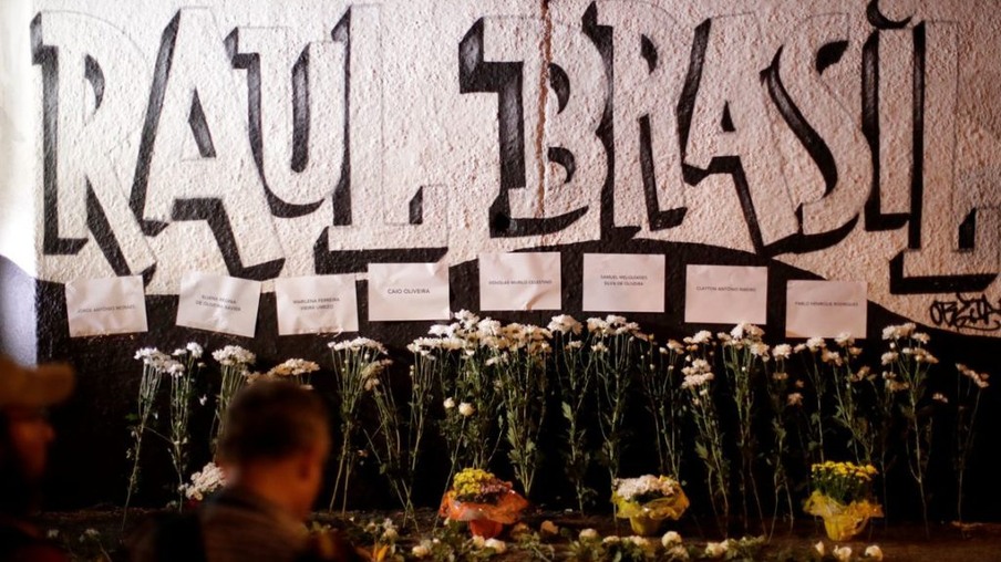 Homenagens às vítimas do tiroteio na escola Raul Brasil, em Suzano, São Paulo./ Reuters/Ueslei Marcelino/Direitos Reservados