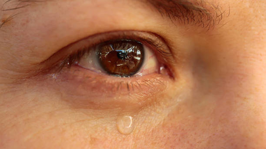 Lacrimejar com frequência não é normal, é sinal de alerta