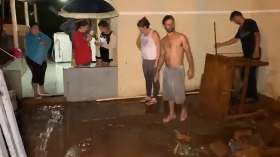 Moradores tiveram muito prejuízo com o temporal em Cascavel