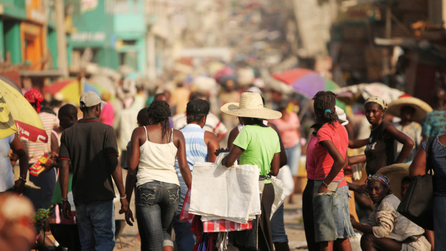 Em crise econômica, haitianos vão às ruas contra presidente Jouvenel Moïse