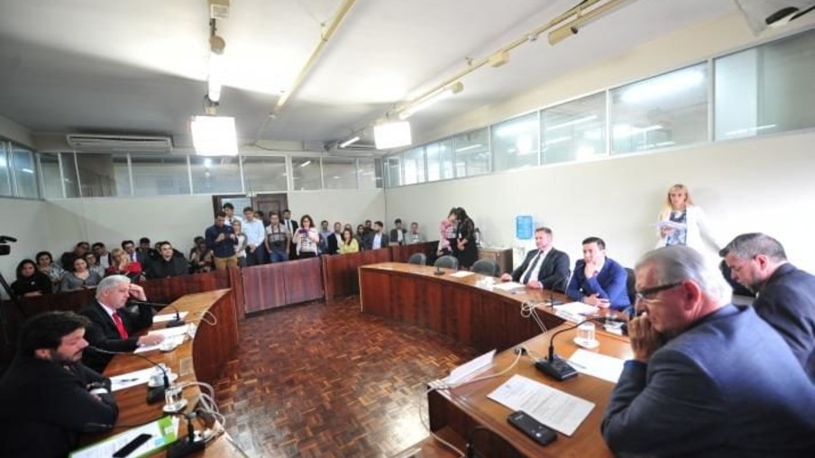 Comissão de Finanças adia votação do projeto da reforma administrativa