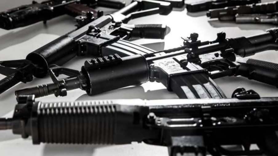 Governo publica decreto sobre armas; civis não podem adquirir fuzis