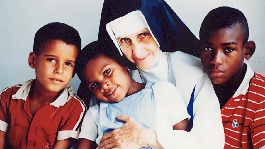 Vaticano reconhece outro milagre e Irmã Dulce será proclamada santa