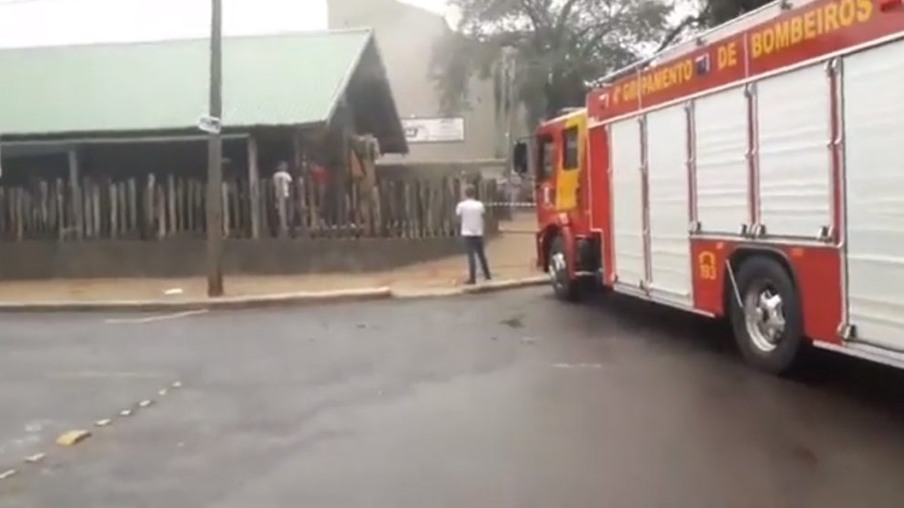 Incêndio em restaurante no centro de Cascavel mobiliza Bombeiros