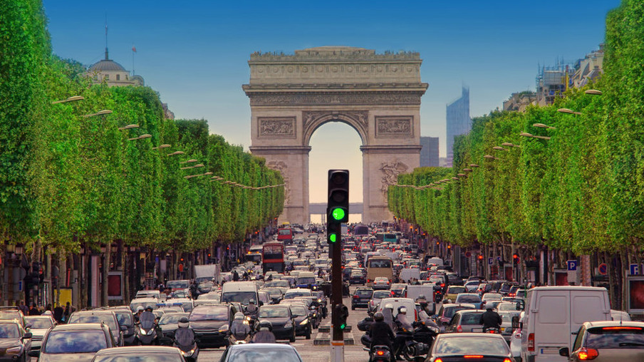 Capitais da Europa querem pedagiar e restringir zonas para diminuir fluxo de carros