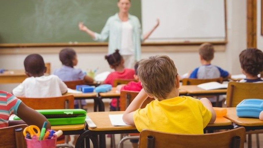 Sem aval do Estado, escolas suspendem retorno das aulas