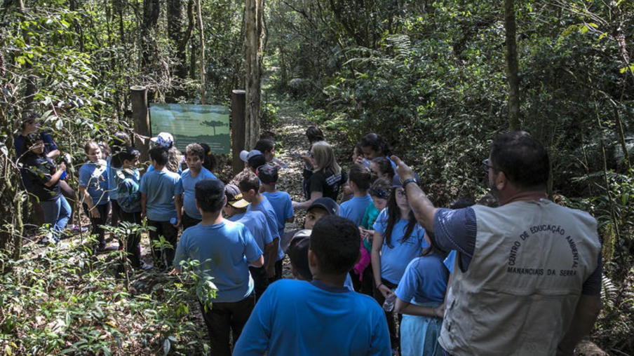 Alunos da Escola Coronel Durival Britto e Silva, durante visita ao CEAM, Centro de Educação Ambiental Mananciais das Serra. Piraquara
-Foto: Maurilio CHeli