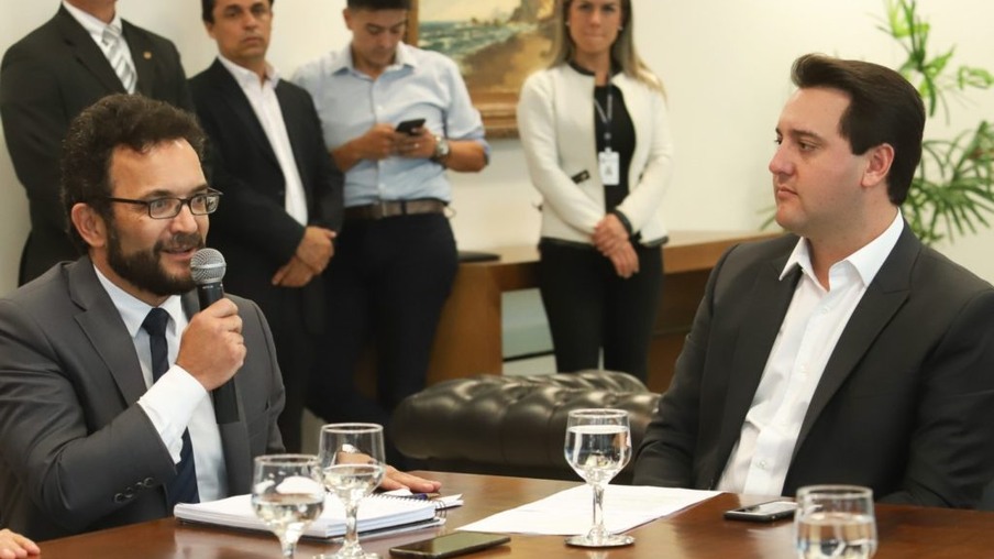 Governador Carlos Massa Ratinho Júnior dá posse a nova diretoria da Fomento Paraná e assina redução da taxa de microcrédito  - Foto: Rodrigo Félix Leal/ANPr