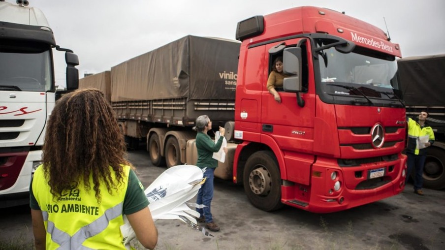 Porto em Ação leva serviços gratuitos aos caminhoneiros