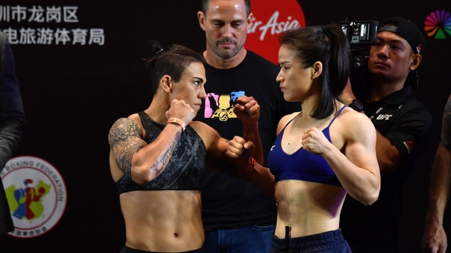 Jéssica Bate-Estaca e Weili Zhang no evento pré-luta - Crédito: UFC
