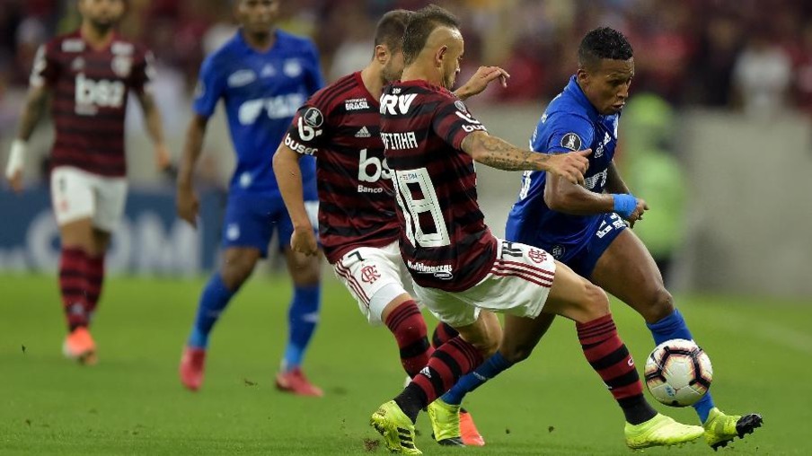 Flamengo passa pelo Emelec nos pênaltis e se classifica