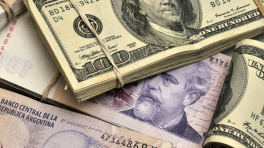 BC argentino aumenta juros para 74% para tentar conter disparada do dólar