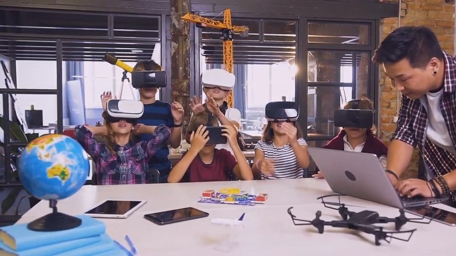 Realidade virtual e inteligência artificial levam laboratórios de ciências para as escolas