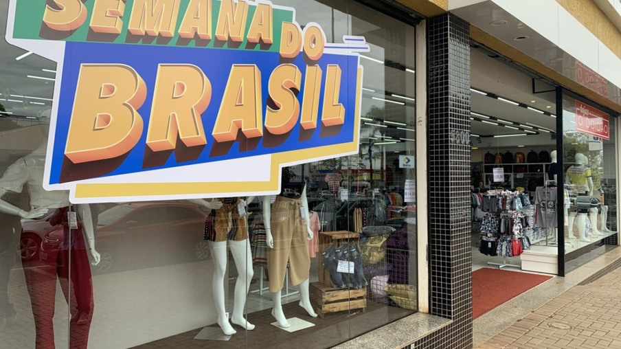 Lojas aderem à Semana do Brasil, colorem as vitrines e esperam melhora das vendas- Foto: Aílton Santos 