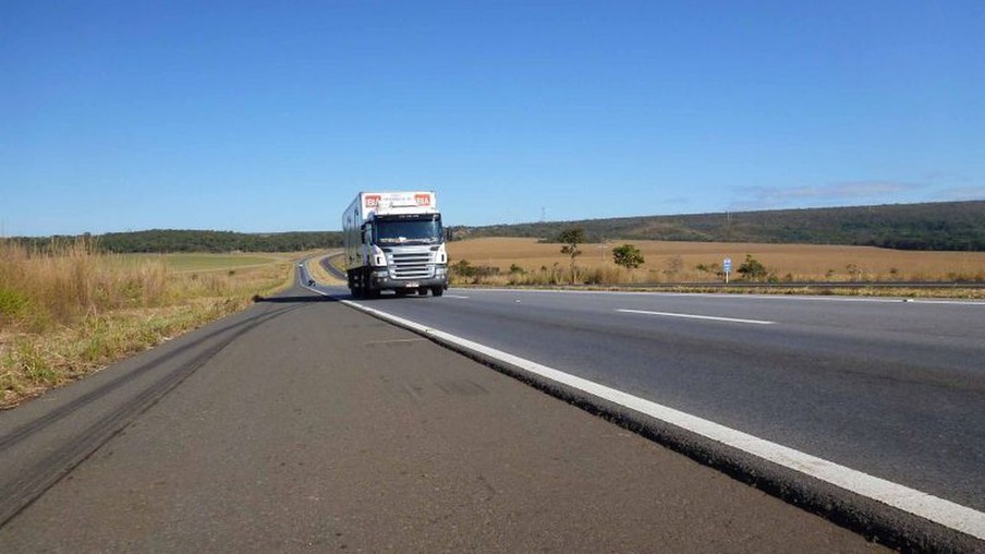 Justiça Federal proíbe que caminhoneiros bloqueiem estradas no Paraná