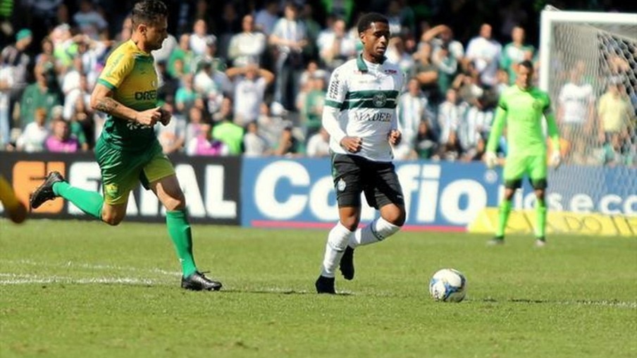 Matheus Sales é único desfalque no Coxa; ele estreou na equipe justamente contra o Cuiabá, no 1º turno - Crédito: Coritiba