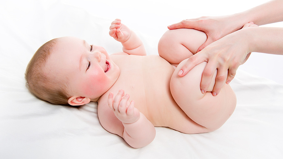 Cólicas no bebê: como aliviar incômodo do recém-nascido