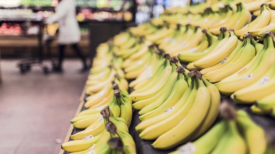 Banana e carne estão entre os vilões do supermercado em dezembro
