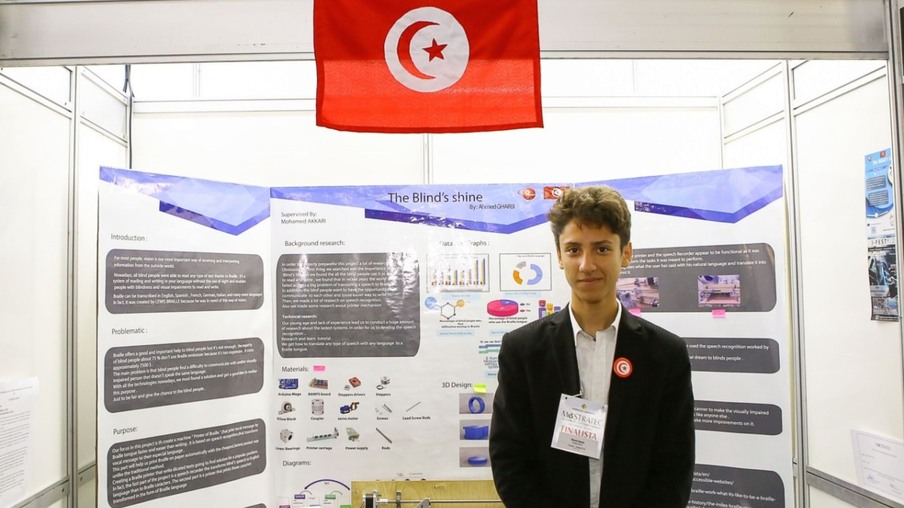 Feira tecnológica reúne jovens cientistas de 21 países