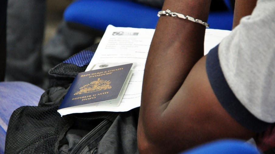 Pente-fino: 800 vistos de haitianos na iminência de serem cancelados