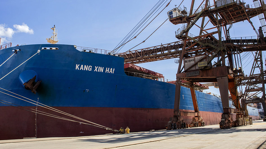 Porto faz novo embarque recorde de grãos em um único navio