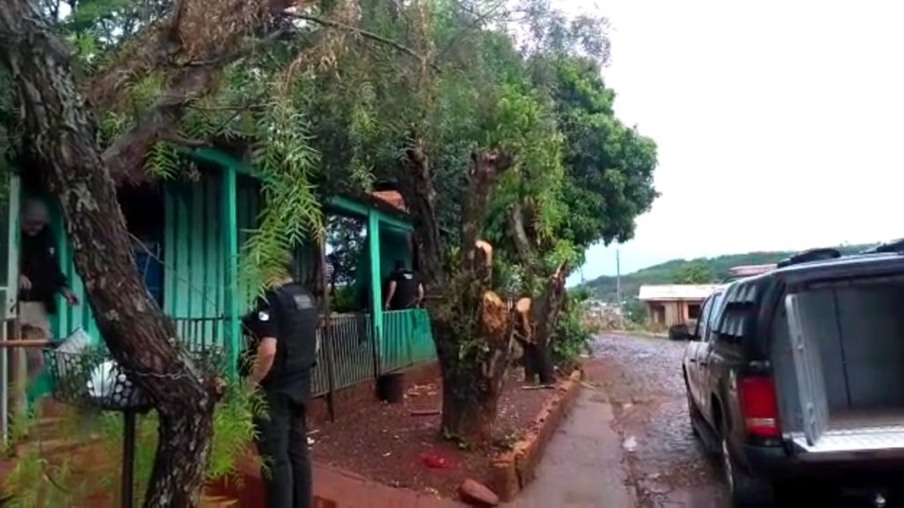 Polícia divulga balanço e procura foragido da Operação Alba Lutum