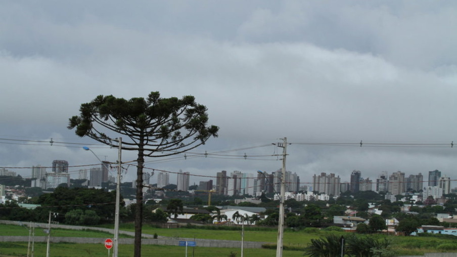 ALERTA LARANJA: INMET emite alerta de tempestade para as regiões oeste e sudoeste do Paraná