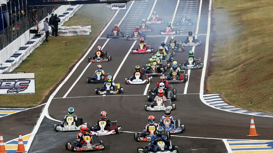 
O Campeonato Brasileiro de Kart do ano passado foi disputado no Kartódromo Delci Damian, em Cascavel

Crédito: Mario Ferreira
