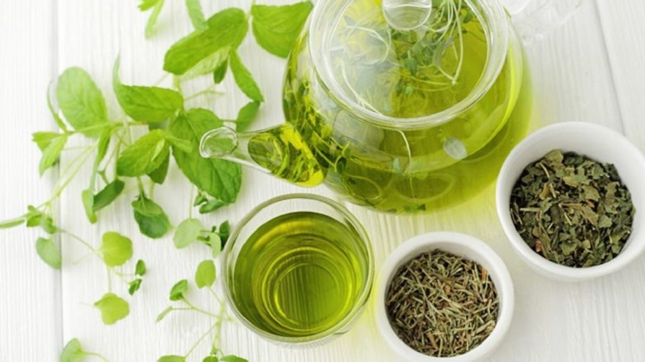 Beber chá verde regularmente protege o coração e prolonga a vida