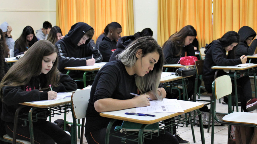 Mais de 1,2 milhão de alunos farão a Prova Paraná nesta terça-feira