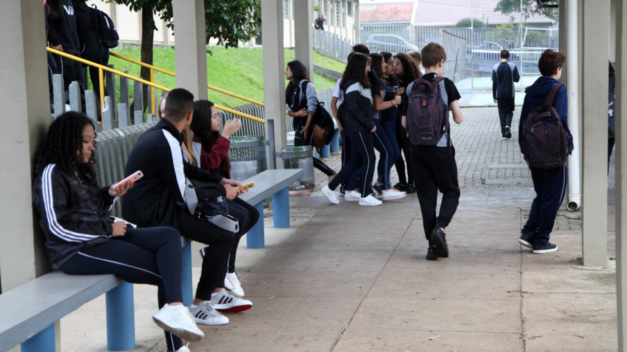 Mais de 15 mil alunos migraram para a rede pública no Paraná