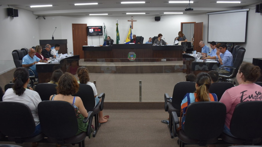 Sete projetos são aprovados em sessão extraordiária na Câmara de Umuarama