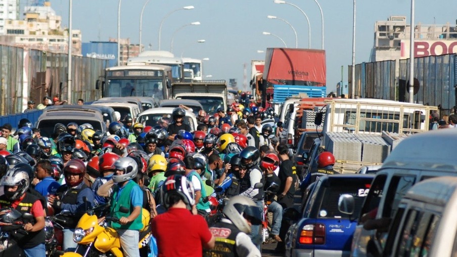 Taxistas e mototaxistas paraguaios organizam manifestação pela reabertura da Ponte da Amizade